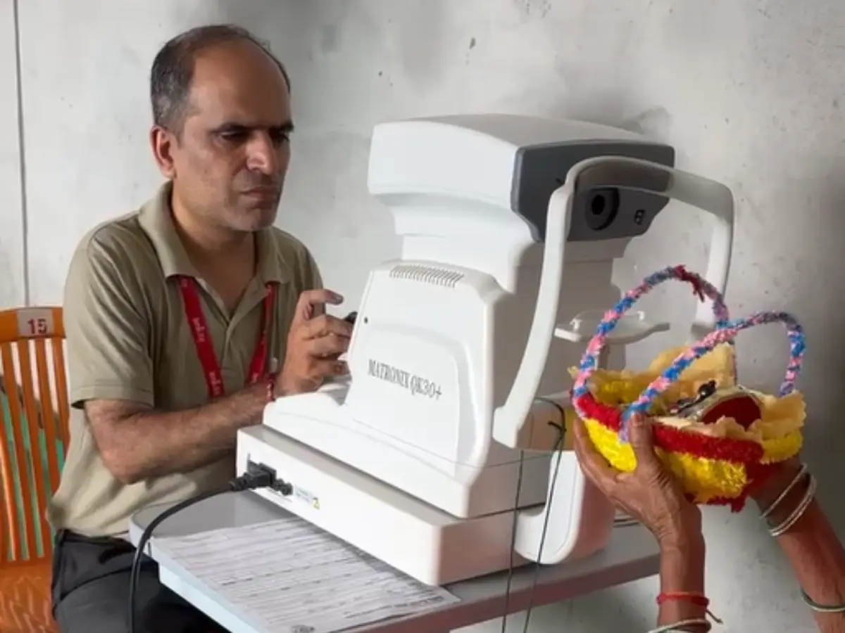 रामदेवरा भादवा मेले में दिखी भक्ति की ओनोखी मिशाल, जहां एक बुजुर्ग महिला ने कराया भगवान का इलाज रामदेवरा भादवा मेले में दिखी भक्ति की ओनोखी मिशाल, जहां एक बुजुर्ग महिला ने कराया भगवान का इलाज