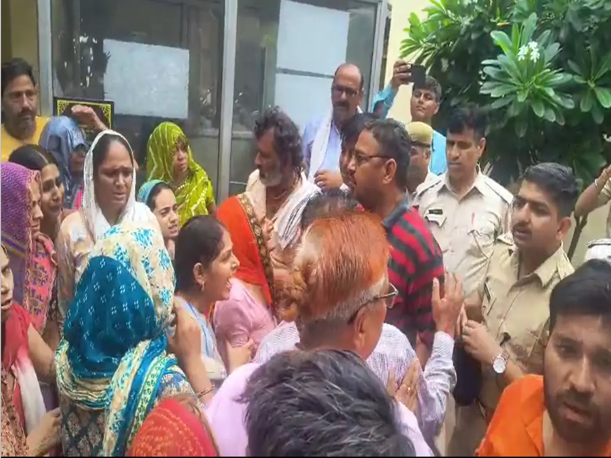 Khairthal News: दोस्तों के साथ दारू पार्टी युवक को पड़ी भारी! छोटे विवाद के चलते कर दिया ये कांड Khairthal News: दोस्तों के साथ दारू पार्टी युवक को पड़ी भारी! छोटे विवाद के चलते कर दिया ये कांड
