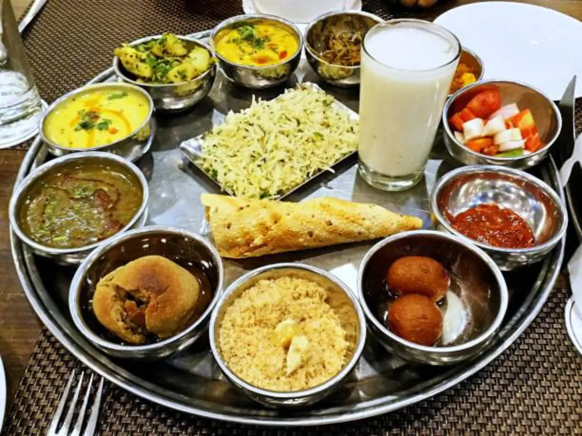 राजस्थानी थाली