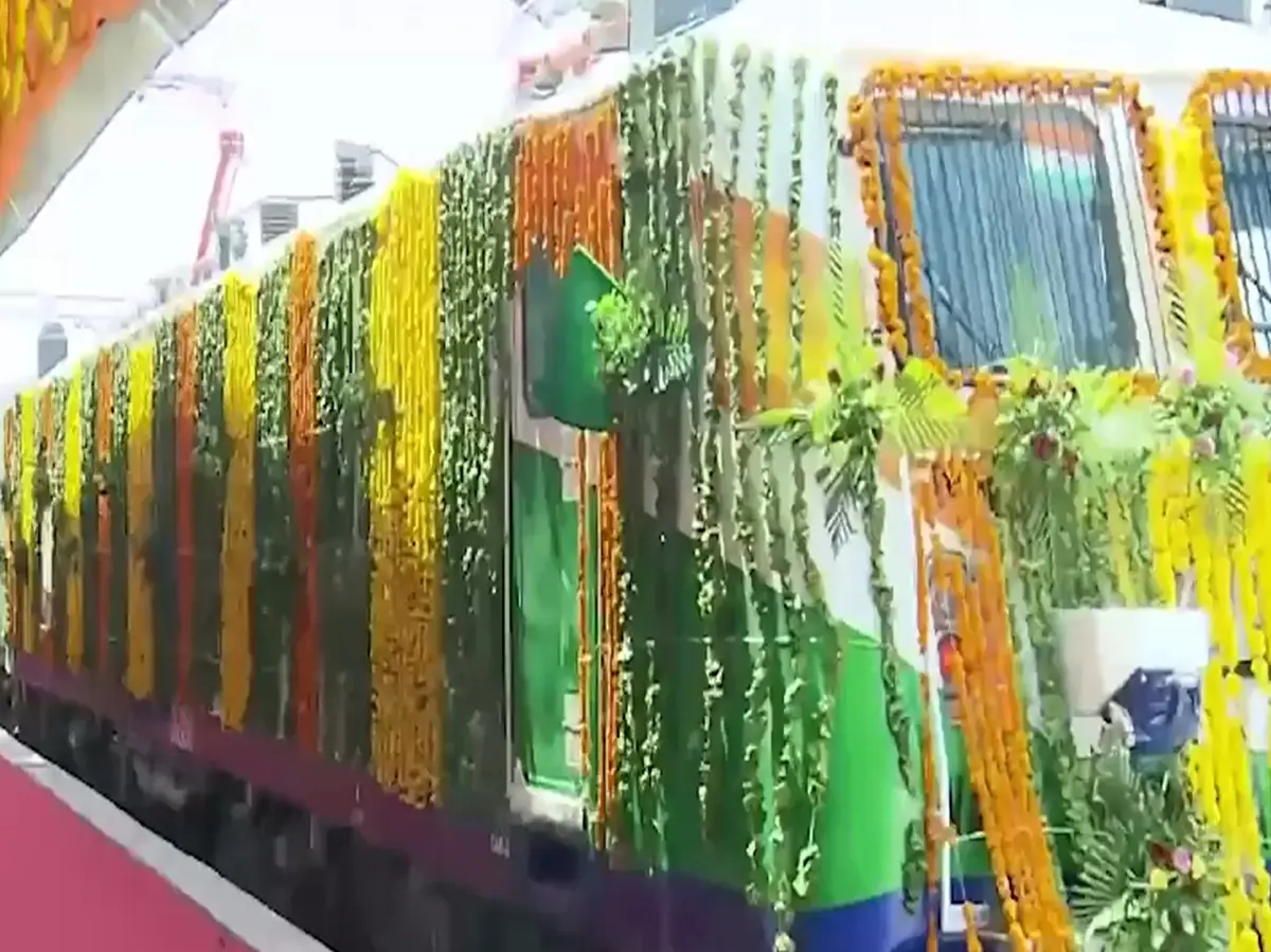 Rajasthan को मिली रेलवे से शानदार सौगात, बीकानेर से दिल्ली तक दौड़ेगी वंदे भारत Rajasthan को मिली रेलवे से शानदार सौगात, बीकानेर से दिल्ली तक दौड़ेगी वंदे भारत