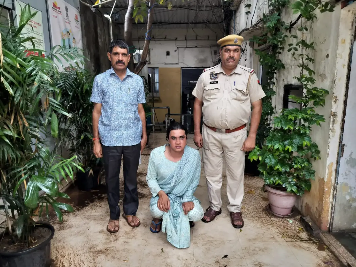 Jaipur: फर्जी किन्नर बनकर ट्यूरिस्ट के गाली-गलौच करते हुए की अश्लील हरकतें