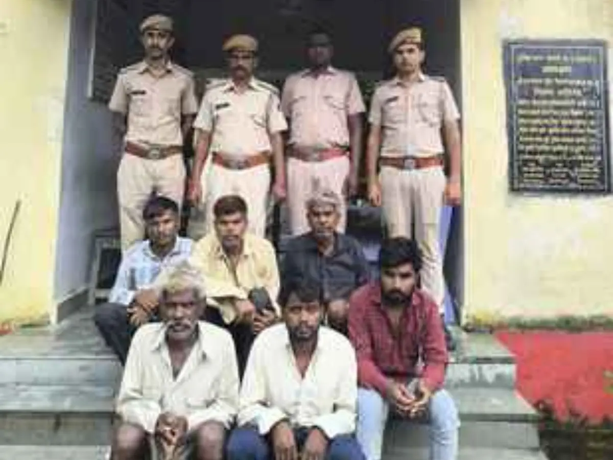 मिर्च पाउडर और लाठियों से पुलिस पर किया हमला, मामले में 12 आरोपी गिरफ्तार