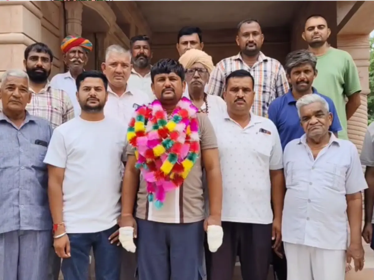 Jaisalmer: बहादुर कांस्टेबल खीमसिंह को ग्रामीणों ने किया सम्मानित, अब गैलेंट्री अवॉर्ड की मांग