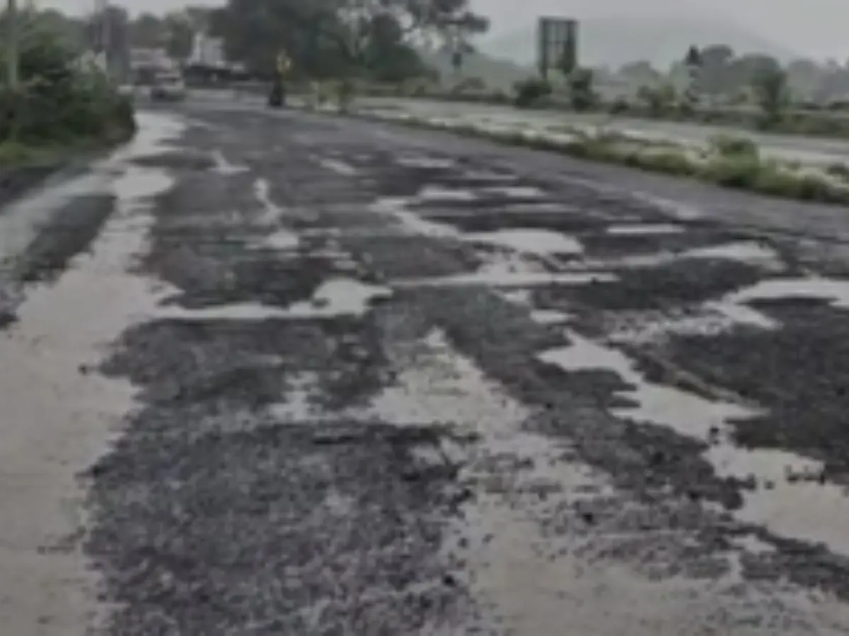 बांसवाड़ा बना जानलेवा गड्ढों का गढ़, टूटी सड़कों से बढ़े सड़क हादसे