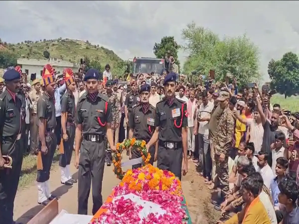 Karauli News: धराली में बादल फटने में शहीद हुआ राजस्थान का लाल, आंसुओं और गर्व के बीच हुआ अंतिम संस्कार