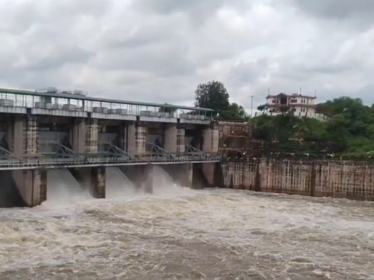 हिंडौन-गंगापुर मेगा हाईवे बंद, गंभीर नदी में उफान से 50 गांवों का संपर्क टूटा
