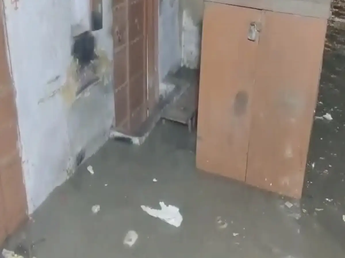 बारिश के चलते बेहाल हुए सीकरवासी, सड़कें बनीं तालाब, दो से तीन फीट तक भरा पानी बारिश के चलते बेहाल हुए सीकरवासी, सड़कें बनीं तालाब, दो से तीन फीट तक भरा पानी
