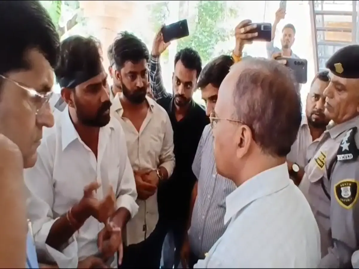 Ajmer News: MDS यूनिवर्सिटी परिणाम विवाद, छात्र आंदोलन के बीच बढ़ी मुश्किलें - जानें क्या है मामला Ajmer News: MDS यूनिवर्सिटी परिणाम विवाद, छात्र आंदोलन के बीच बढ़ी मुश्किलें - जानें क्या है मामला
