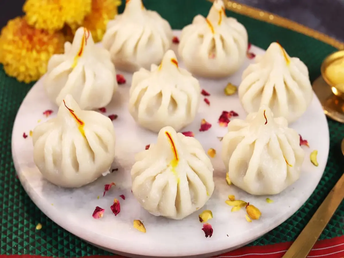 पिंकसिटी में दिखी रंग-बिरंगे मोदकों की बहार! कीमत जान उड़ जाएंगे होश