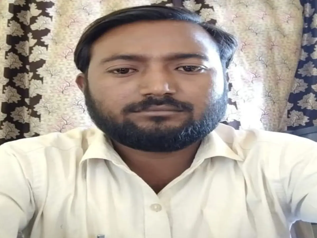 अंधविश्वास बना काल! सांप ने काटा तो इलाज की जगह कराया झाड़-फूंक, टीचर की मौत अंधविश्वास बना काल! सांप ने काटा तो इलाज की जगह कराया झाड़-फूंक, टीचर की मौत