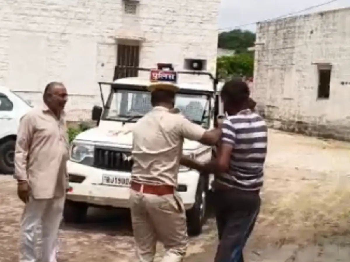 Jodhpur: मस्जिद रोड पर घर में घुस युवक ने महिला के सिर पर मारा चाकू Jodhpur: मस्जिद रोड पर घर में घुस युवक ने महिला के सिर पर मारा चाकू