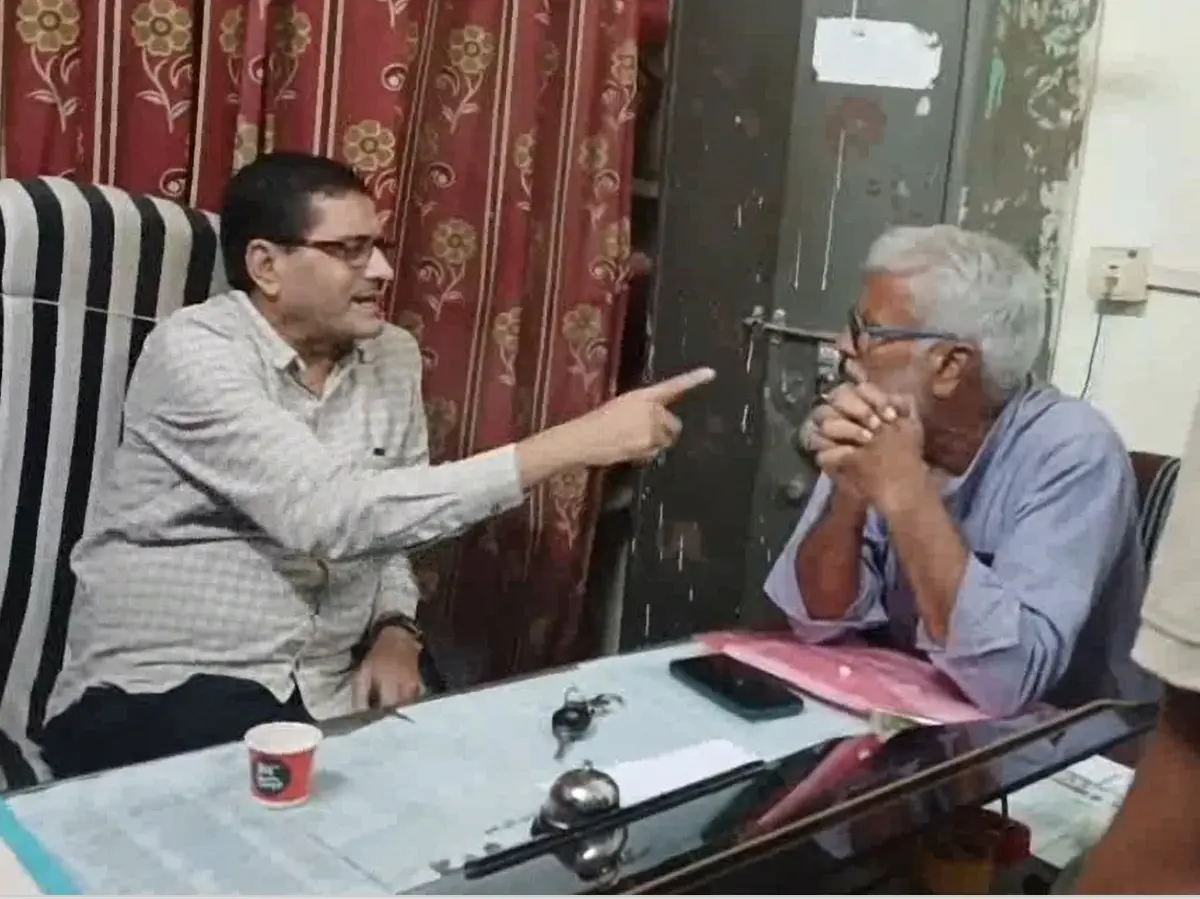 Baran में CBEO और BJP नेताओं में हॉट टॉक, 'स्कूल हमारी संस्था की संपत्ति है देख लेंगे इससे आपको क्या मतलब?' Baran में CBEO और BJP नेताओं में हॉट टॉक, 'स्कूल हमारी संस्था की संपत्ति है देख लेंगे इससे आपको क्या मतलब?'