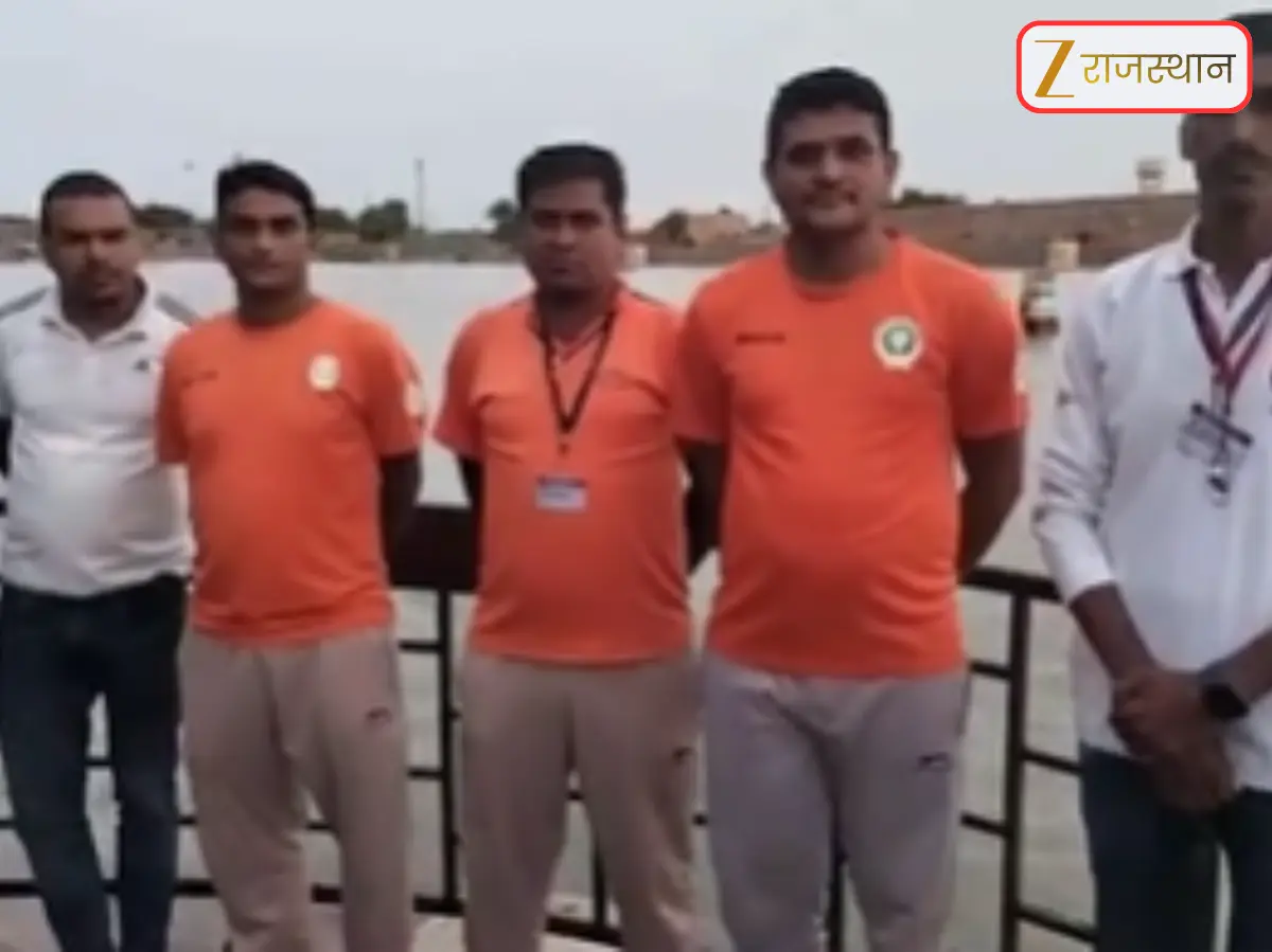 रामदेवरा मेले में रामसरोवर तालाब पर NDRF की टीम तैनात, नहाने वालों पर 24 घंटे निगरानी रामदेवरा मेले में रामसरोवर तालाब पर NDRF की टीम तैनात, नहाने वालों पर 24 घंटे निगरानी