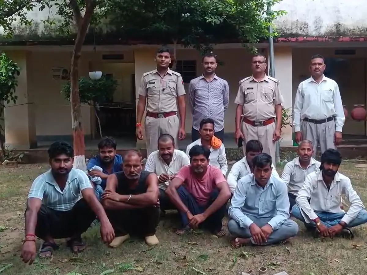 धौलपुर में बूचड़खाने ले जा रहे थे 46 पशु, पुलिस ने नाकाबंदी कर 10 तस्करों को किया अरेस्ट धौलपुर में बूचड़खाने ले जा रहे थे 46 पशु, पुलिस ने नाकाबंदी कर 10 तस्करों को किया अरेस्ट