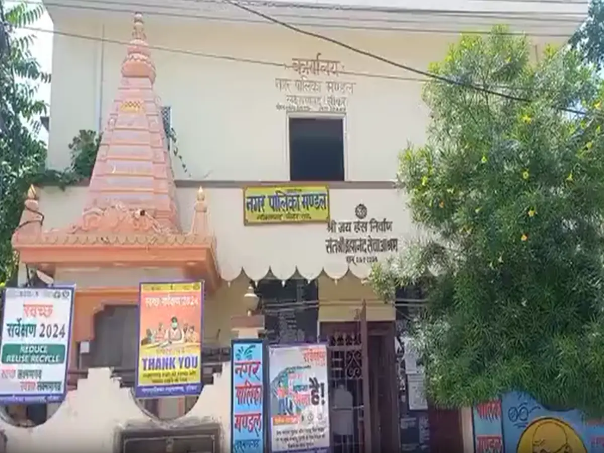 लक्ष्मणगढ़ में घूसखोरी का खुलासा! बाबू की जेब से निकले नोट, एसीबी ने पकड़ा