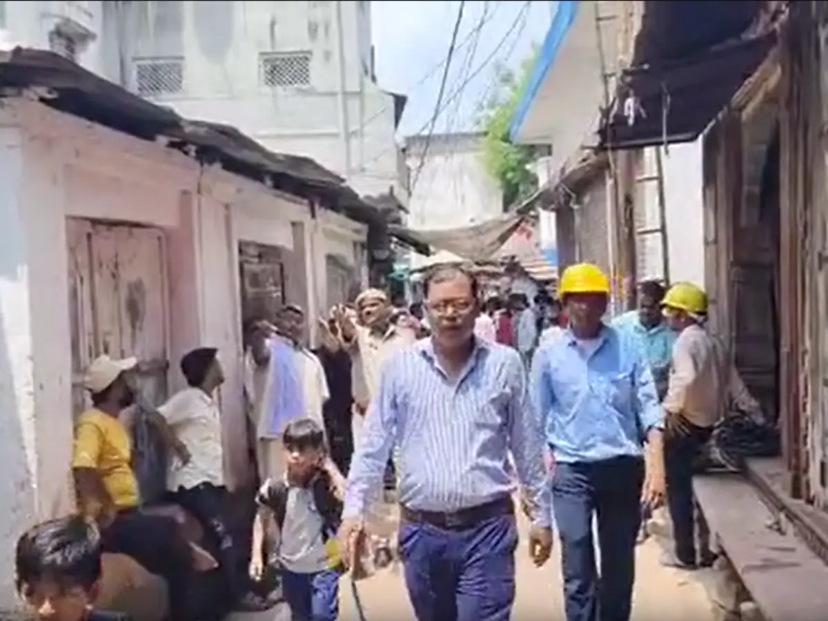 करौली शहर में विद्युत चोरी पर बड़ी कार्रवाई, 550 घरों से विद्युत निगम ने काटे अवैध कनेक्शन