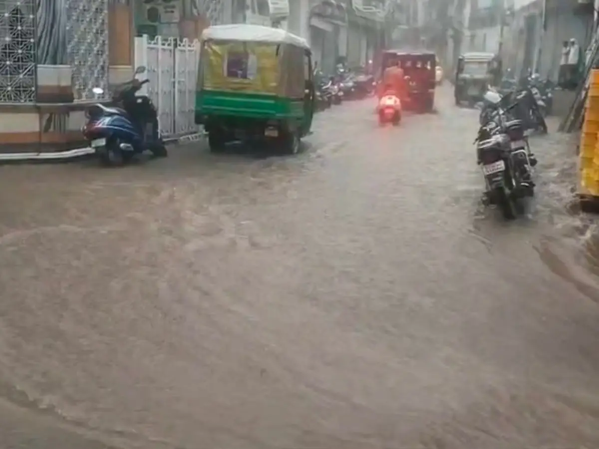 डूंगरपुर में आधे घंटे तक होती रही मूसलधार बारिश, कई जगहों पर भर गया पानी