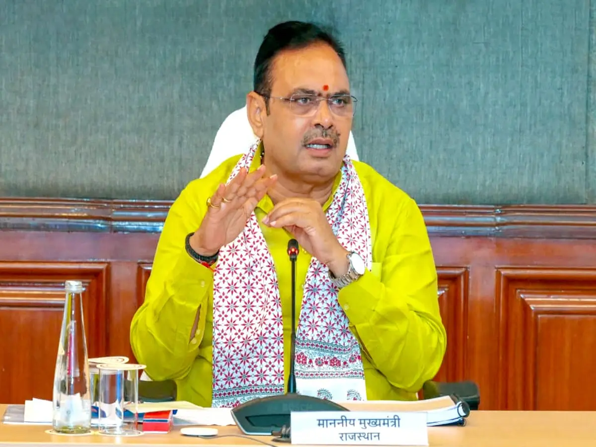 Rajasthan News Live: माउंट आबू समेत जिले में अगले 24 घंटे भारी बारिश की चेतावनी, चित्तौड़गढ़ में बाइक सवार दंपति और 3 बच्चियां भी पानी में बहीं