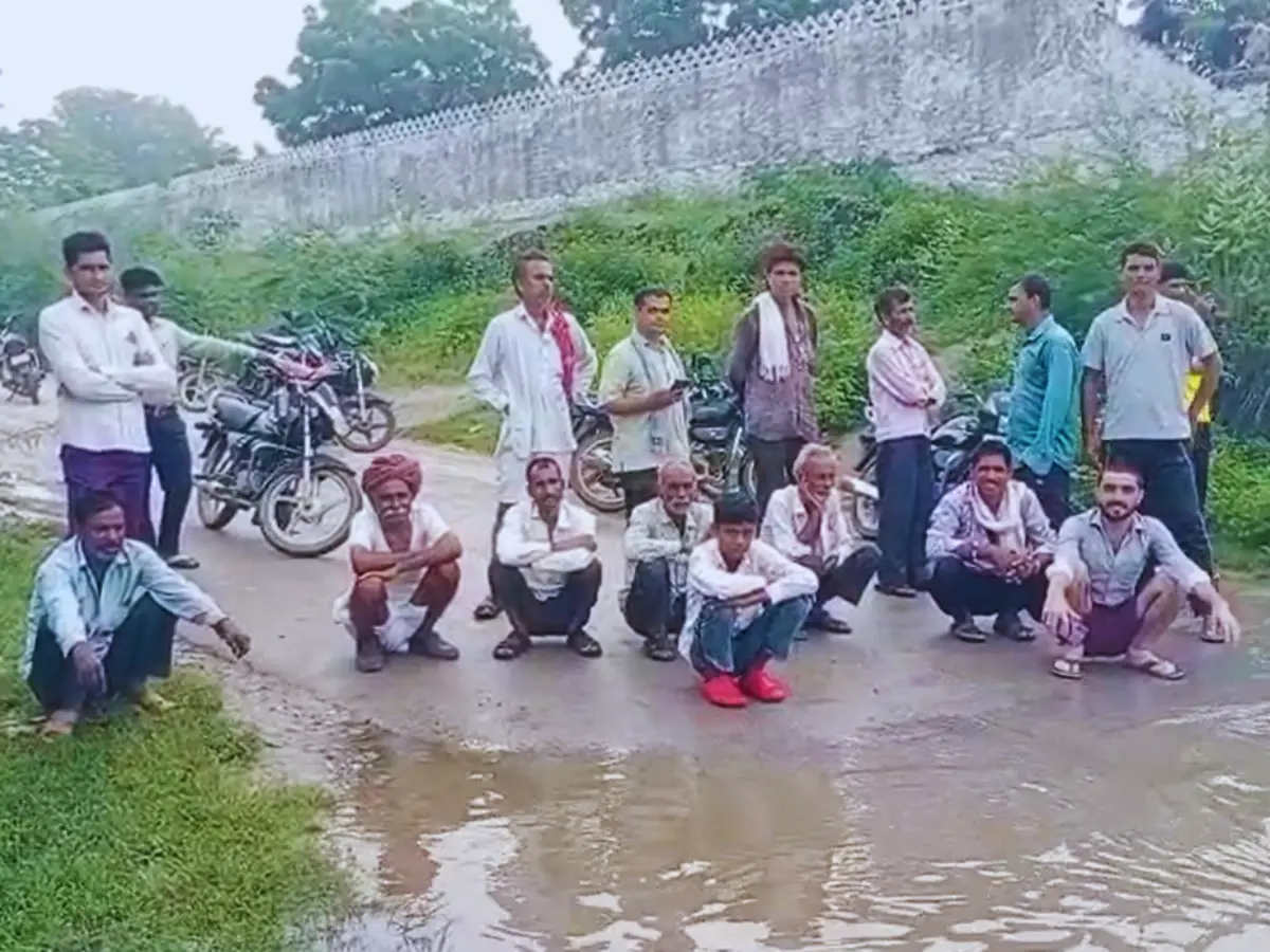 दो सहेलियां डूबीं
