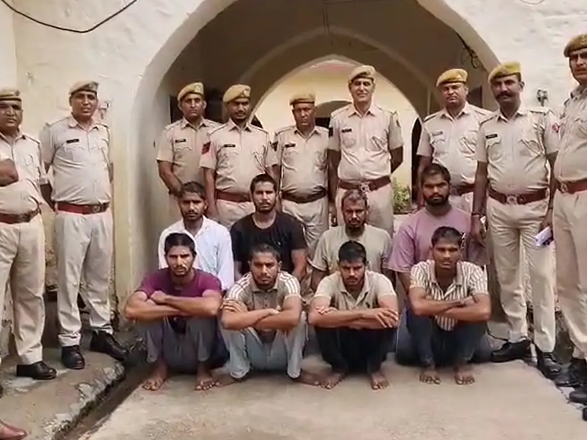 Alwar में 2 व्यापारियों के साथ लूट का खुलासा, डॉलरों के ट्रांजेक्शन को लेकर हुआ था विवाद Alwar में 2 व्यापारियों के साथ लूट का खुलासा, डॉलरों के ट्रांजेक्शन को लेकर हुआ था विवाद