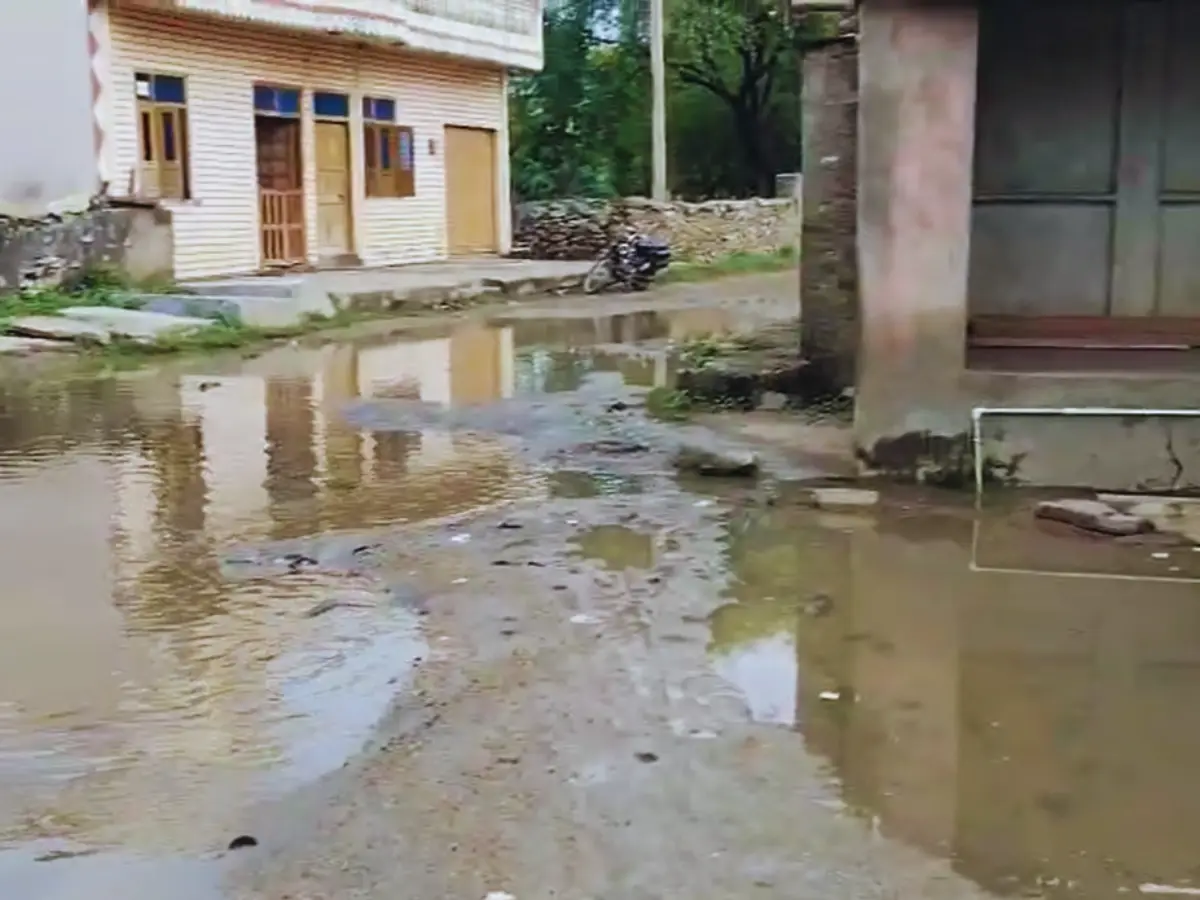 आसींद में खारी बांध बना आफत, टूटी नहर ने मचाई तबाही आसींद में खारी बांध बना आफत, टूटी नहर ने मचाई तबाही
