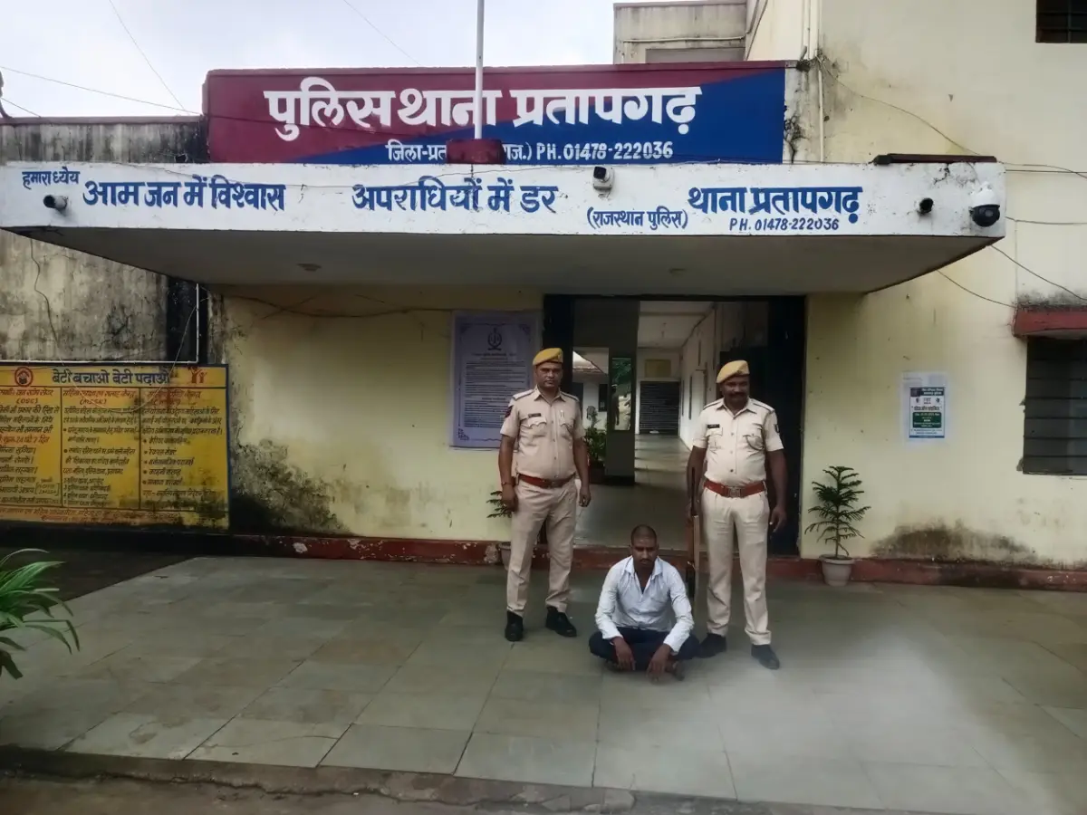 प्रतापगढ़ पुलिस की बड़ी कार्रवाई, किराना दुकान की आड़ में हो रही शराब की तस्करी का किया भंडाफोड़
