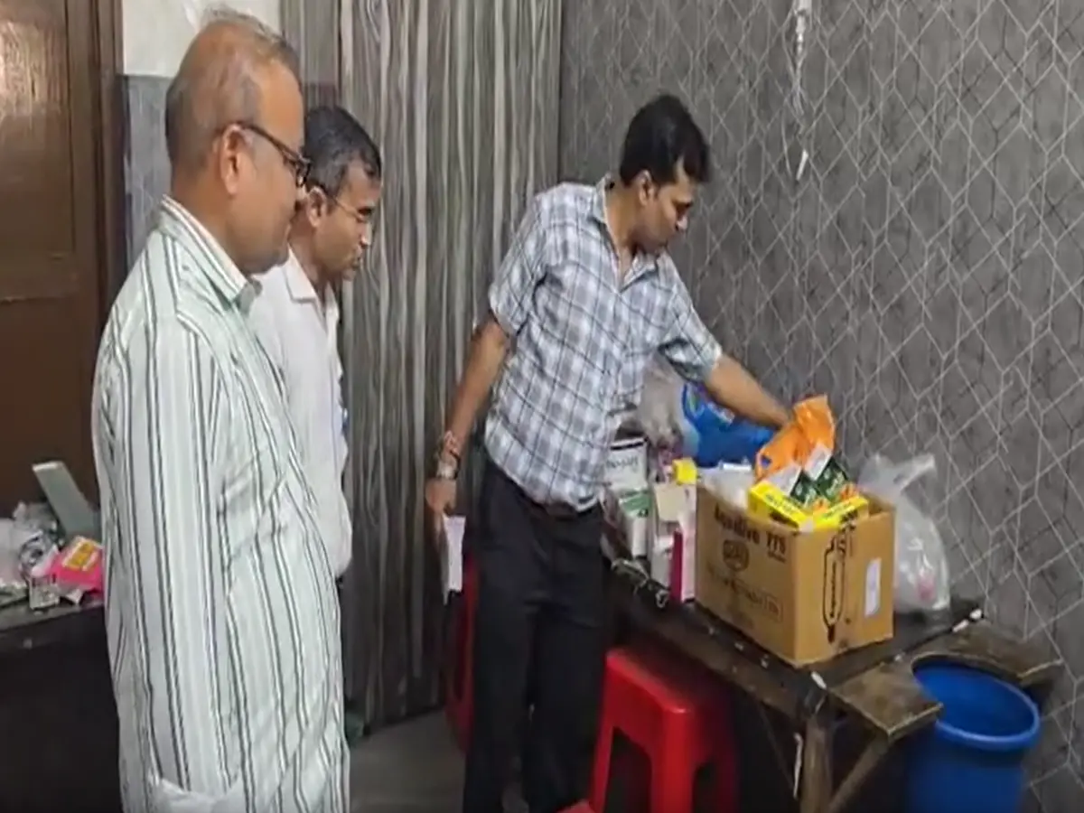 रामगढ़ में हेल्थ डिपार्टमेंट का छापा! अवैध क्लीनिक संचालक मौके से भागे, मचा हड़कंप