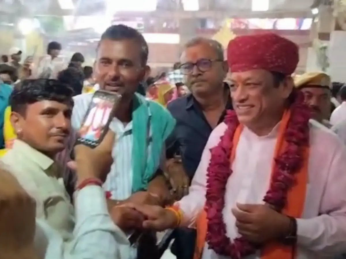 Ramdevra: देवस्थान मंत्री जोरा राम कुमावत ने किए बाबा रामदेव की समाधि के दर्शन Ramdevra: देवस्थान मंत्री जोरा राम कुमावत ने किए बाबा रामदेव की समाधि के दर्शन