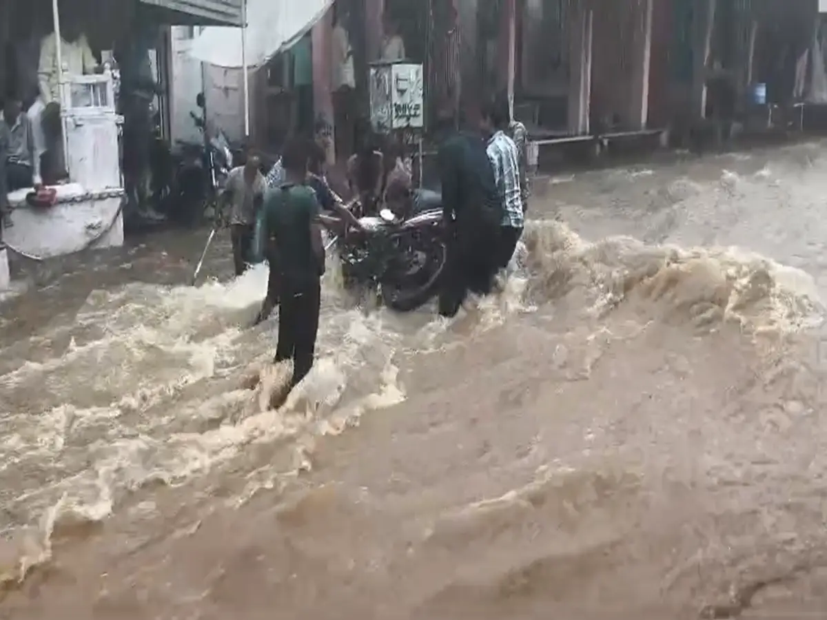 सवाई माधोपुर में बादल फटने जैसै हालात! IMD ने जारी किया भारी बारिश का अलर्ट सवाई माधोपुर में बादल फटने जैसै हालात! IMD ने जारी किया भारी बारिश का अलर्ट
