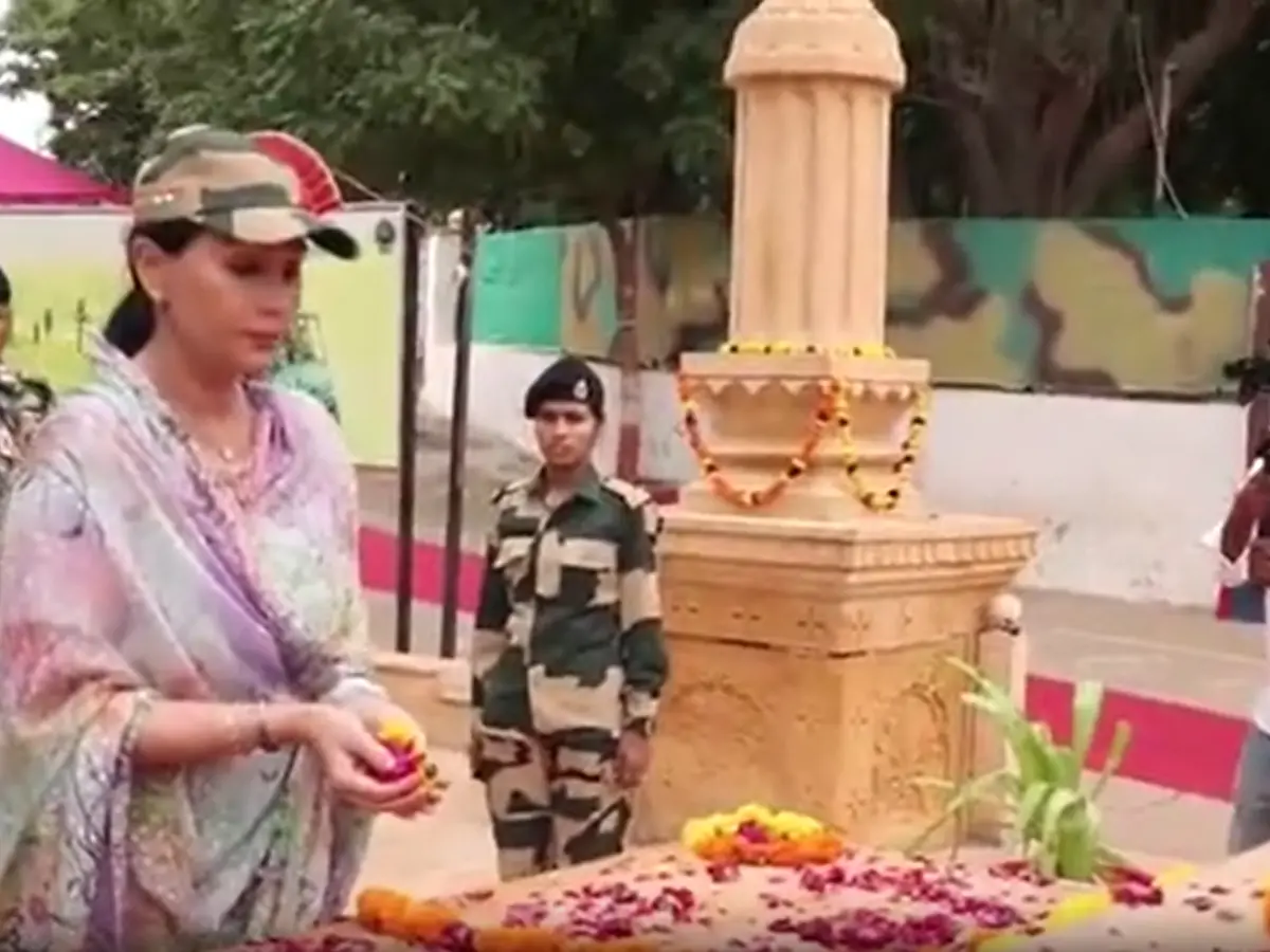 जैसलमेर वार म्यूजियम का दीया कुमारी ने किया दौरा, शहीदों को दी श्रद्धांजलि