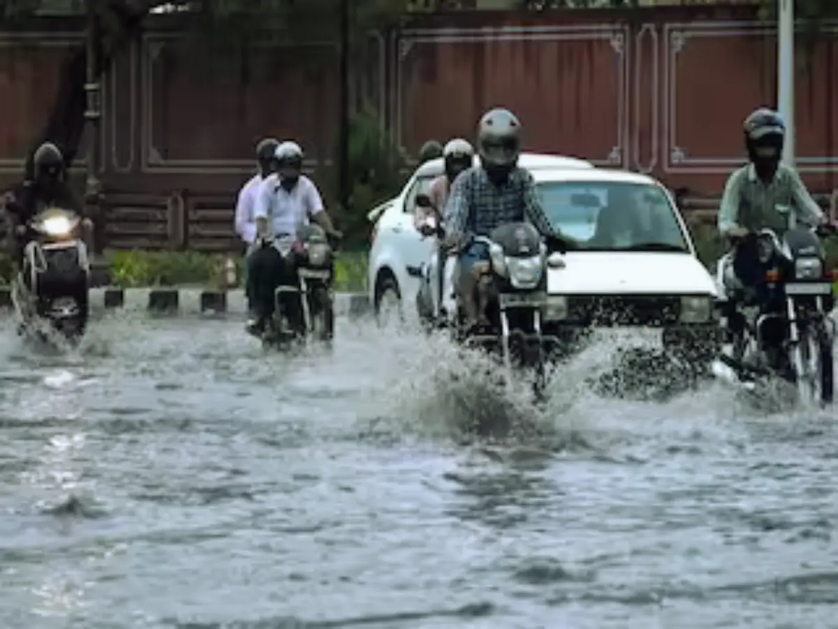 शहर के मुख्य मार्ग जलमग्न