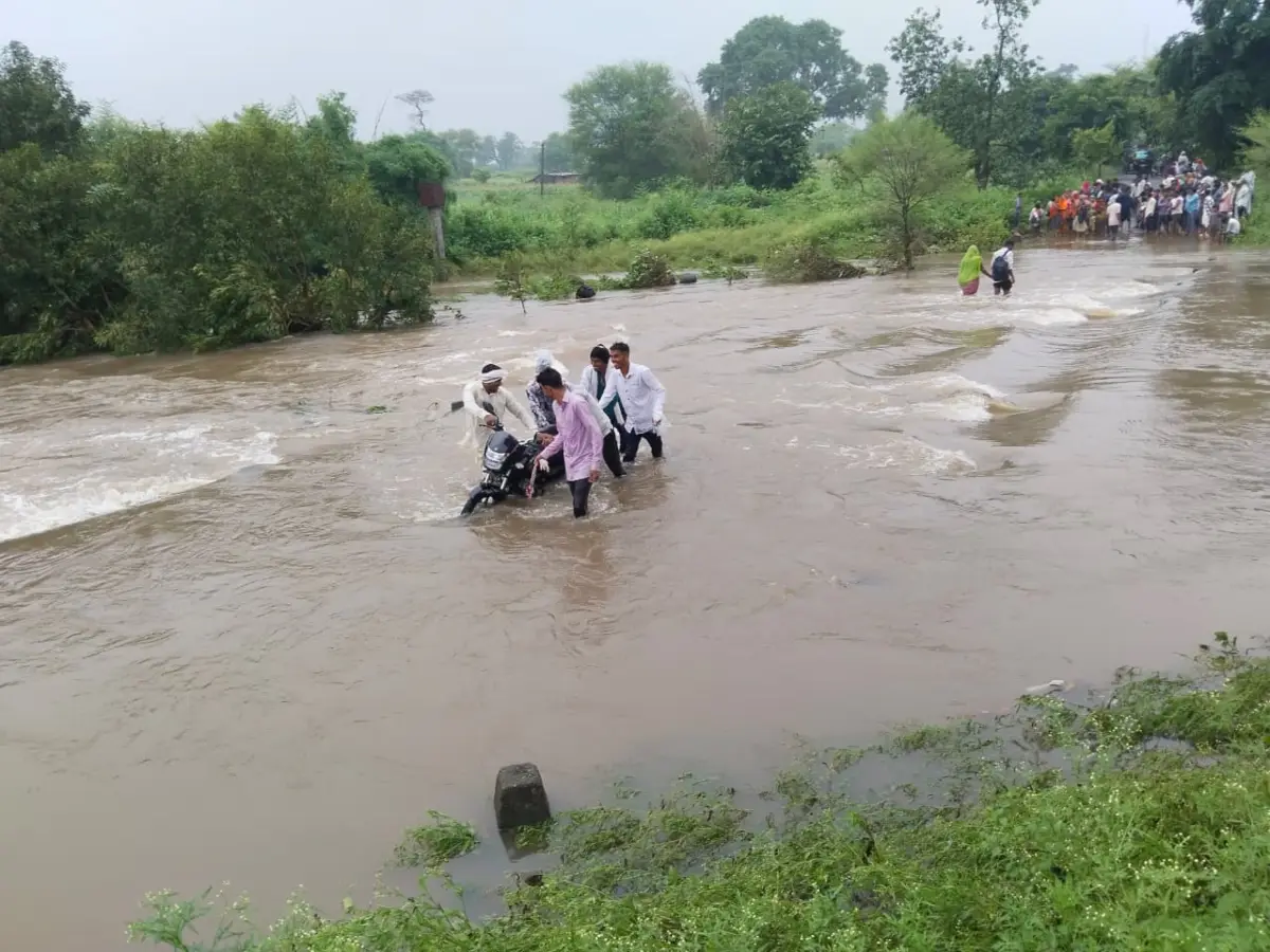 तालाब का बढ़ा जलस्तर