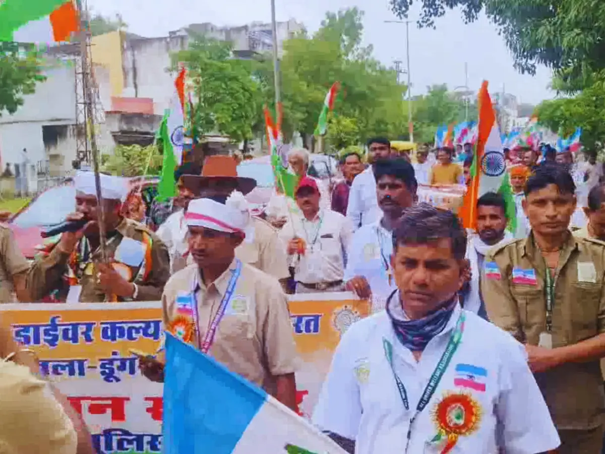 डूंगरपुर में ड्राइवरों का प्रदर्शन तेज, 29 सूत्रीय मांगों को लेकर निकाली रैली