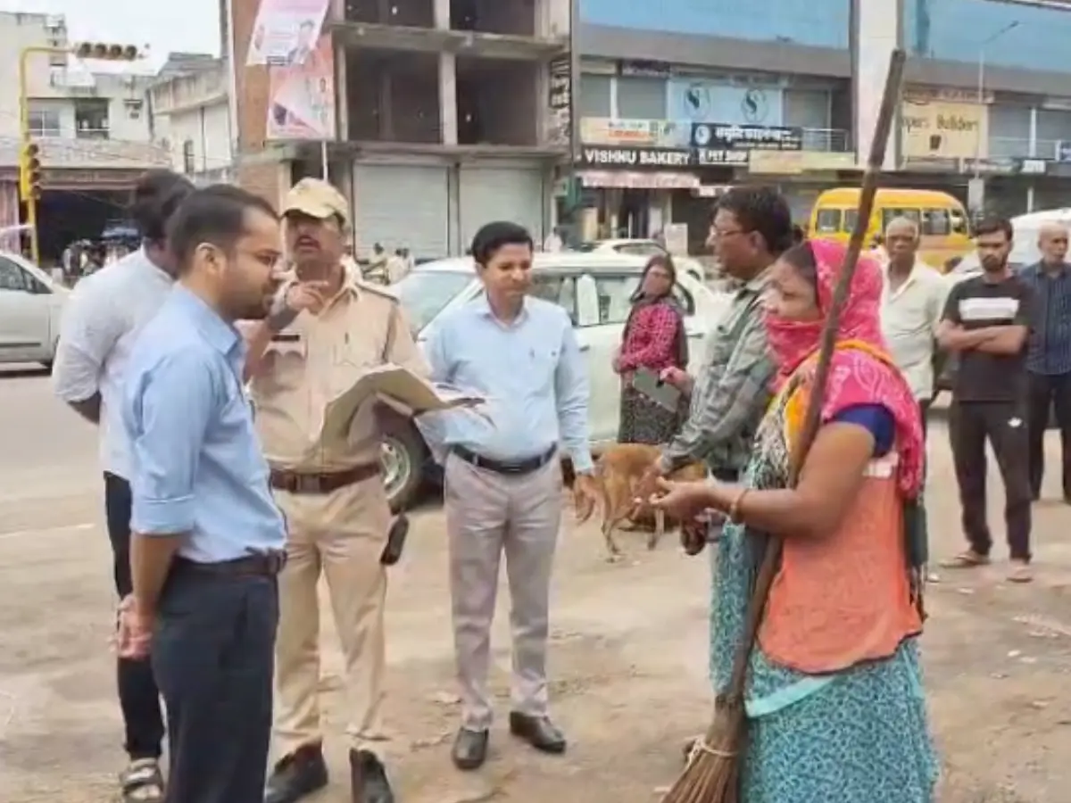 Jaipur: स्वच्छ सर्वेक्षण-2025 में टॉप-3 लक्ष्य, 150 वार्ड OIC एक साथ फील्ड पर उतरे Jaipur: स्वच्छ सर्वेक्षण-2025 में टॉप-3 लक्ष्य, 150 वार्ड OIC एक साथ फील्ड पर उतरे