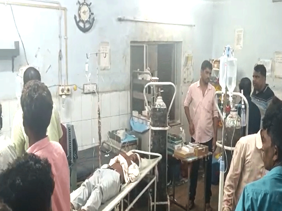 प्रतापगढ़ में सांवलिया जी के दर्शन करने जा रहे श्रद्धालुओं की गाड़ी पुलिया से गिरी, एक की मौत प्रतापगढ़ में सांवलिया जी के दर्शन करने जा रहे श्रद्धालुओं की गाड़ी पुलिया से गिरी, एक की मौत