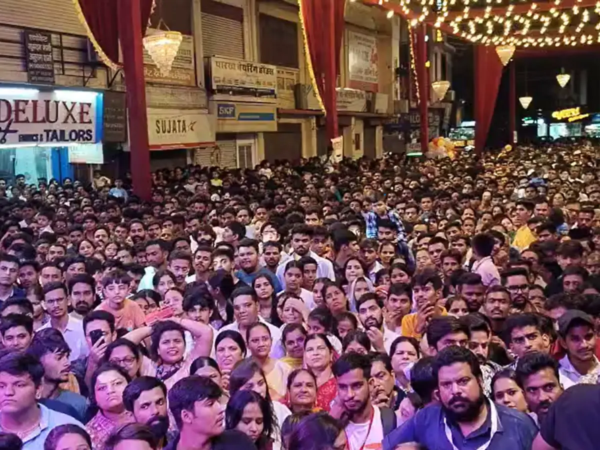 हजारों की संख्या में भक्तों का सैलाब