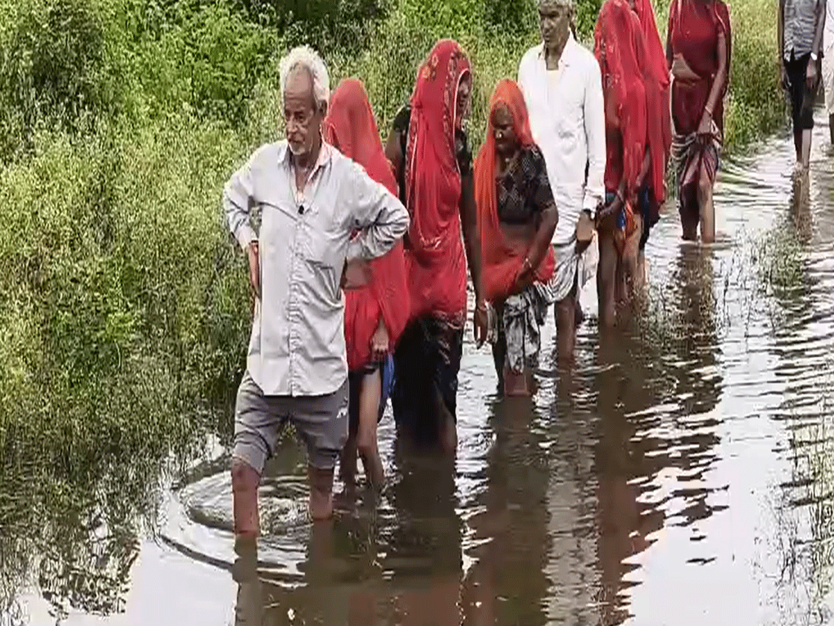 Rajsamand Rain Update: राजसमंद के देलवाड़ा में एनीकट का पानी किसानों की फसलें कर रहा बर्बाद, दी आंदोलन की चेतावनी