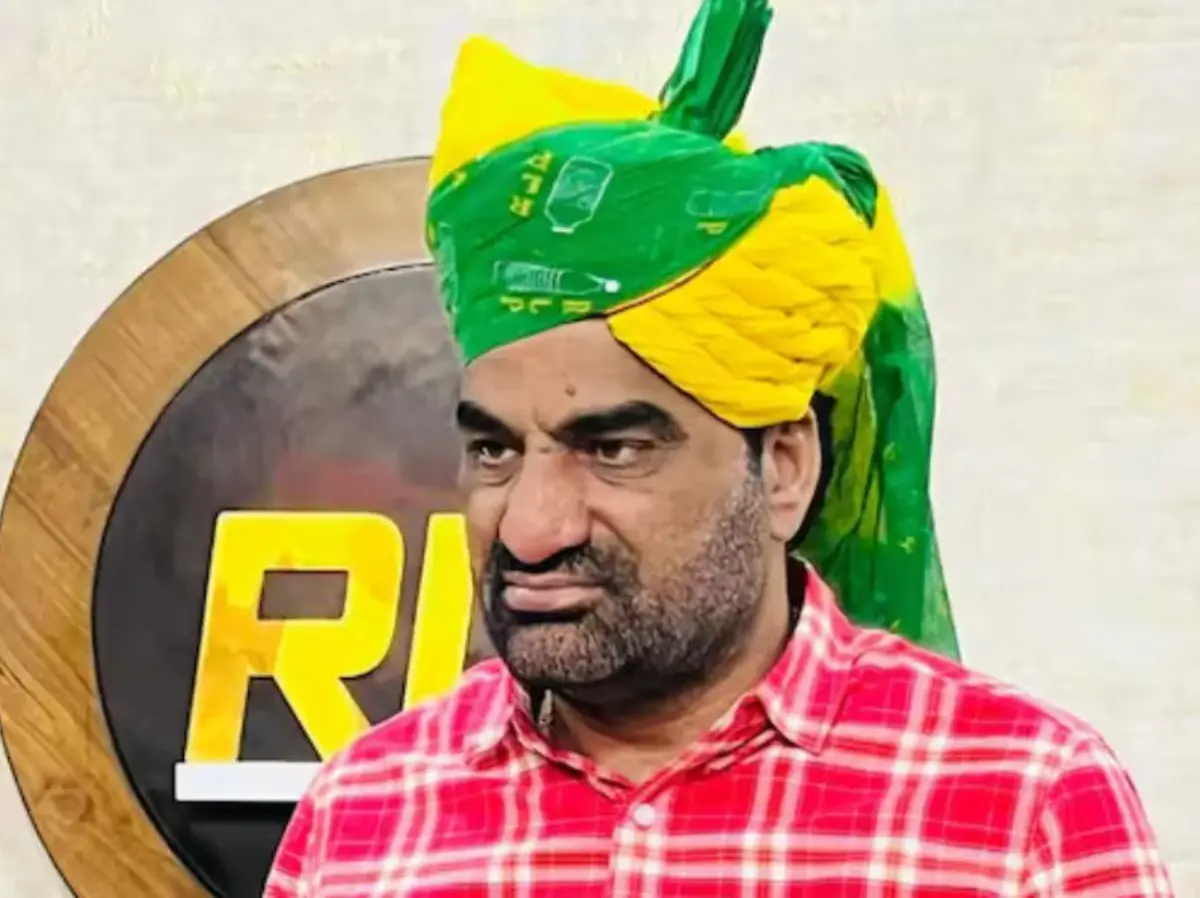 Hanuman Beniwal: अपनी औकात में रहो... जब थानेदार को हनुमान बेनीवाल ने भरे मंच पर लगाई लताड़, कहा शर्म नहीं आती क्या? Hanuman Beniwal: अपनी औकात में रहो... जब थानेदार को हनुमान बेनीवाल ने भरे मंच पर लगाई लताड़, कहा शर्म नहीं आती क्या?