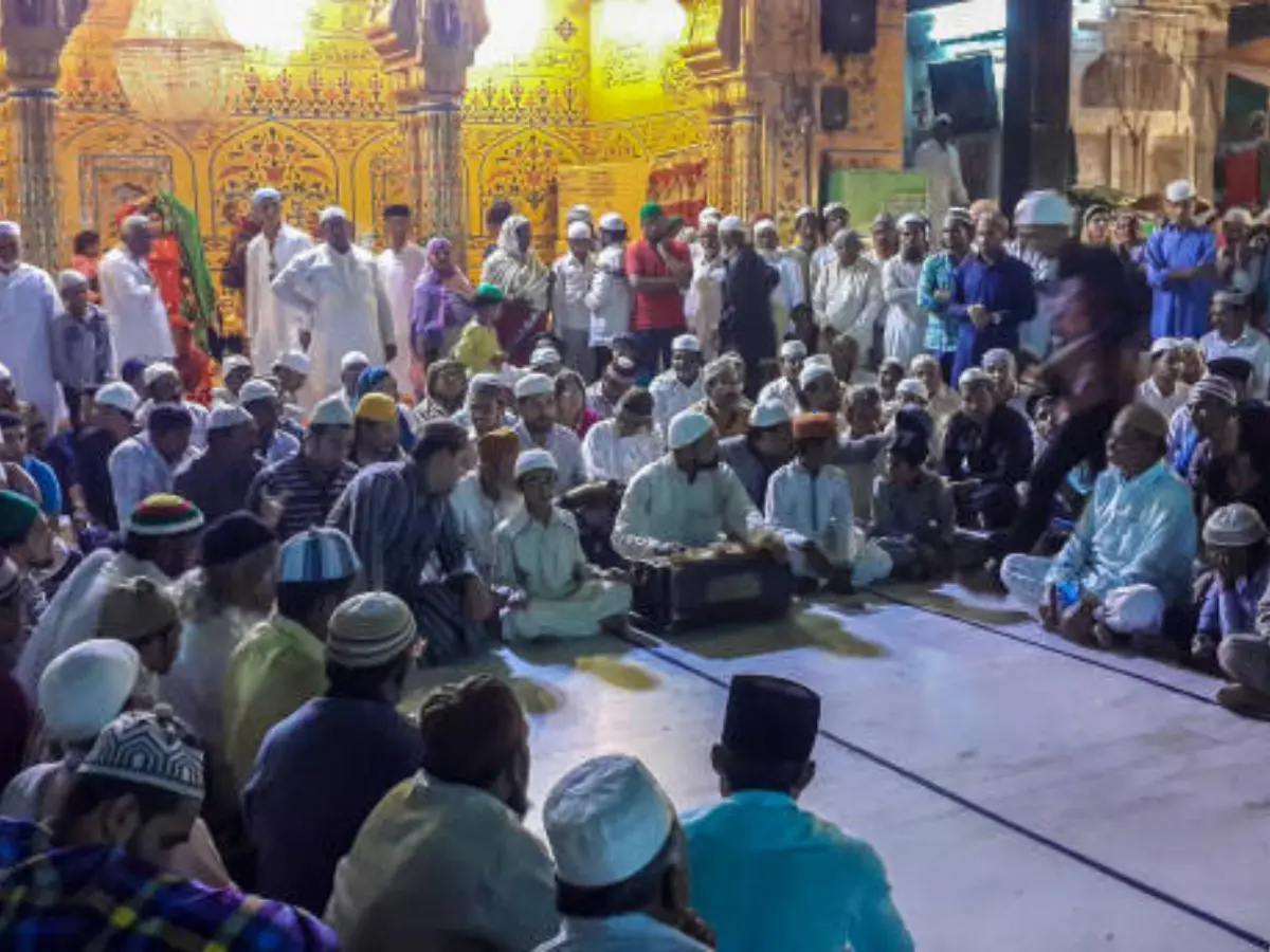 घरों और मस्जिदों की रौनक