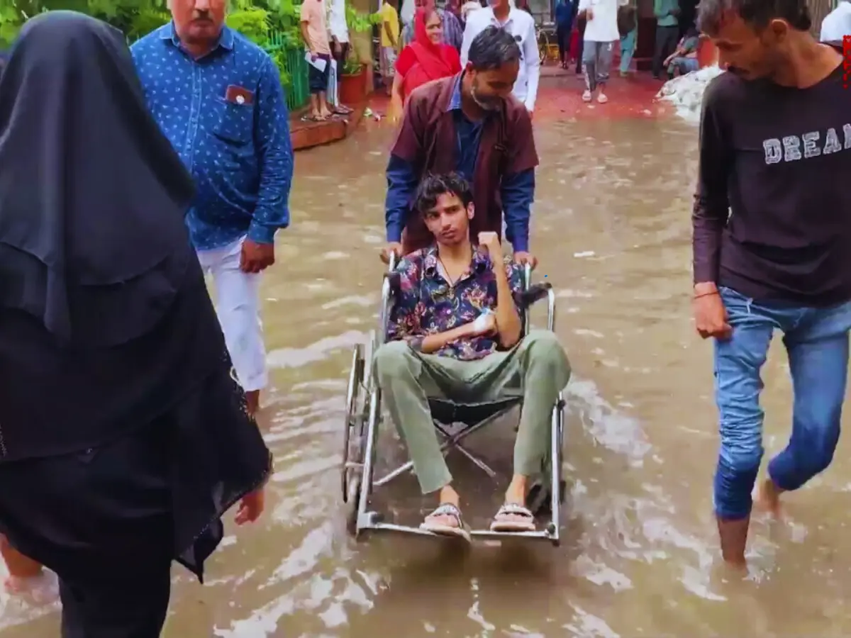 जयपुर में SMS अस्पताल में जलभराव पर चिकित्सा शिक्षा सचिव सख्त, अधिकारियों को दी कड़ी चेतावनी