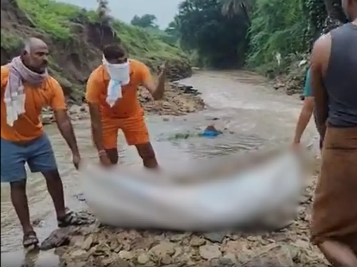 भूपसी नदी में तैरता मिला व्यक्ति का शव, क्षेत्र में फैली सनसनी भूपसी नदी में तैरता मिला व्यक्ति का शव, क्षेत्र में फैली सनसनी