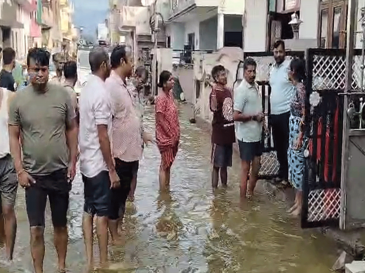 Ajmer Flood: अजमेर में बारिश का कहर, तालाब की पाल टूटने से भड़का लोगों का गुस्सा, की मुआवजे की मांग