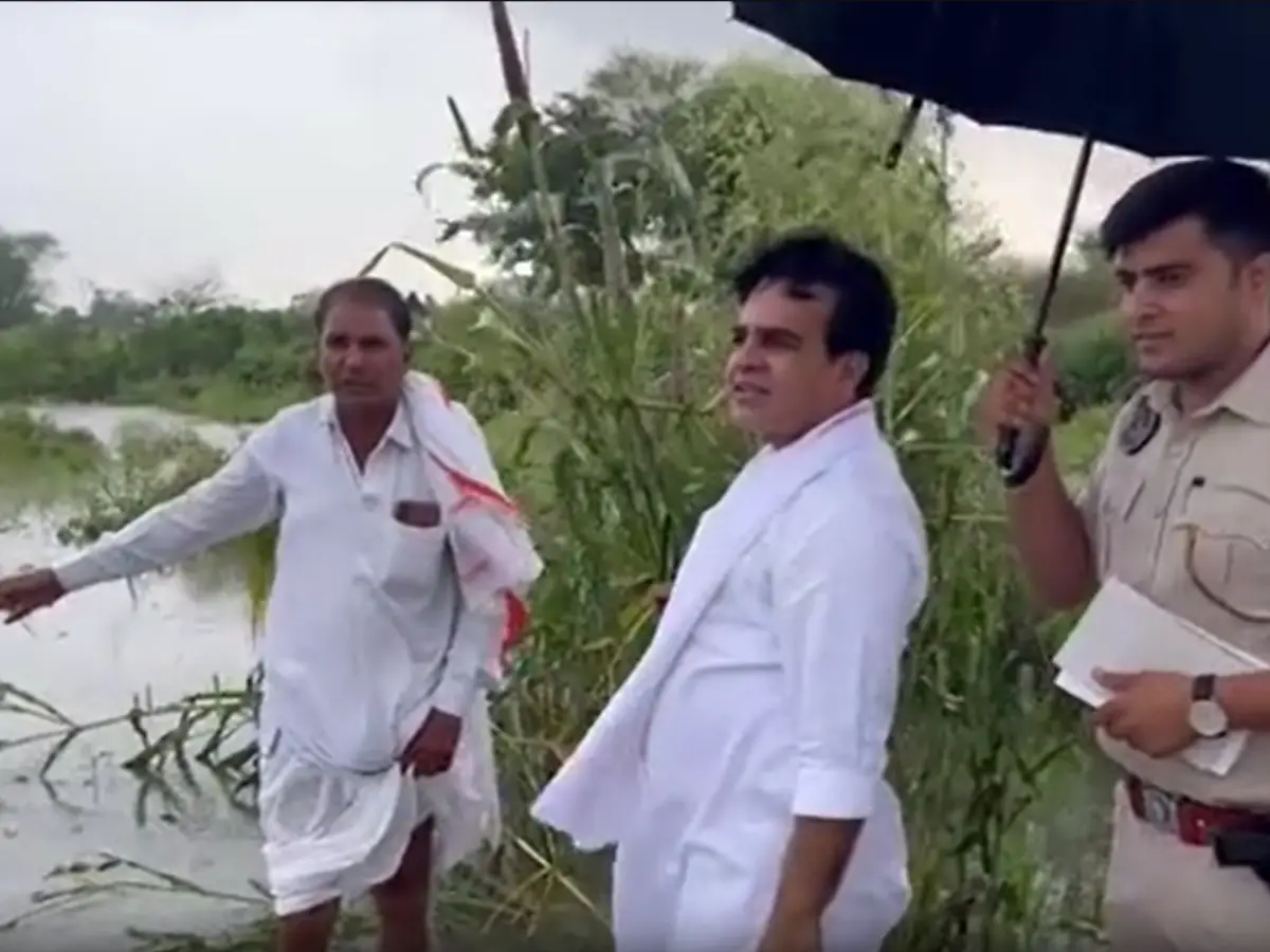 क्षेत्र के दौरे पर निकले विधायक राजेंद्र मीणा, खेतों में पहुंचकर किसानों का जान रहे हाल