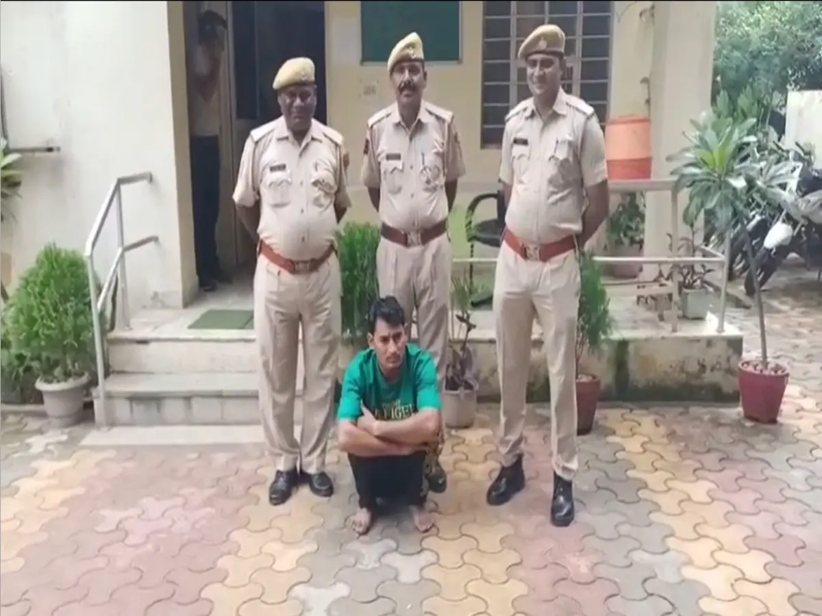 32 केस, 19 करोड़ का घोटाला, अलवर में पुलिस वाले का भाई निकला साइबर गैंग का मास्टरमाइंड 32 केस, 19 करोड़ का घोटाला, अलवर में पुलिस वाले का भाई निकला साइबर गैंग का मास्टरमाइंड