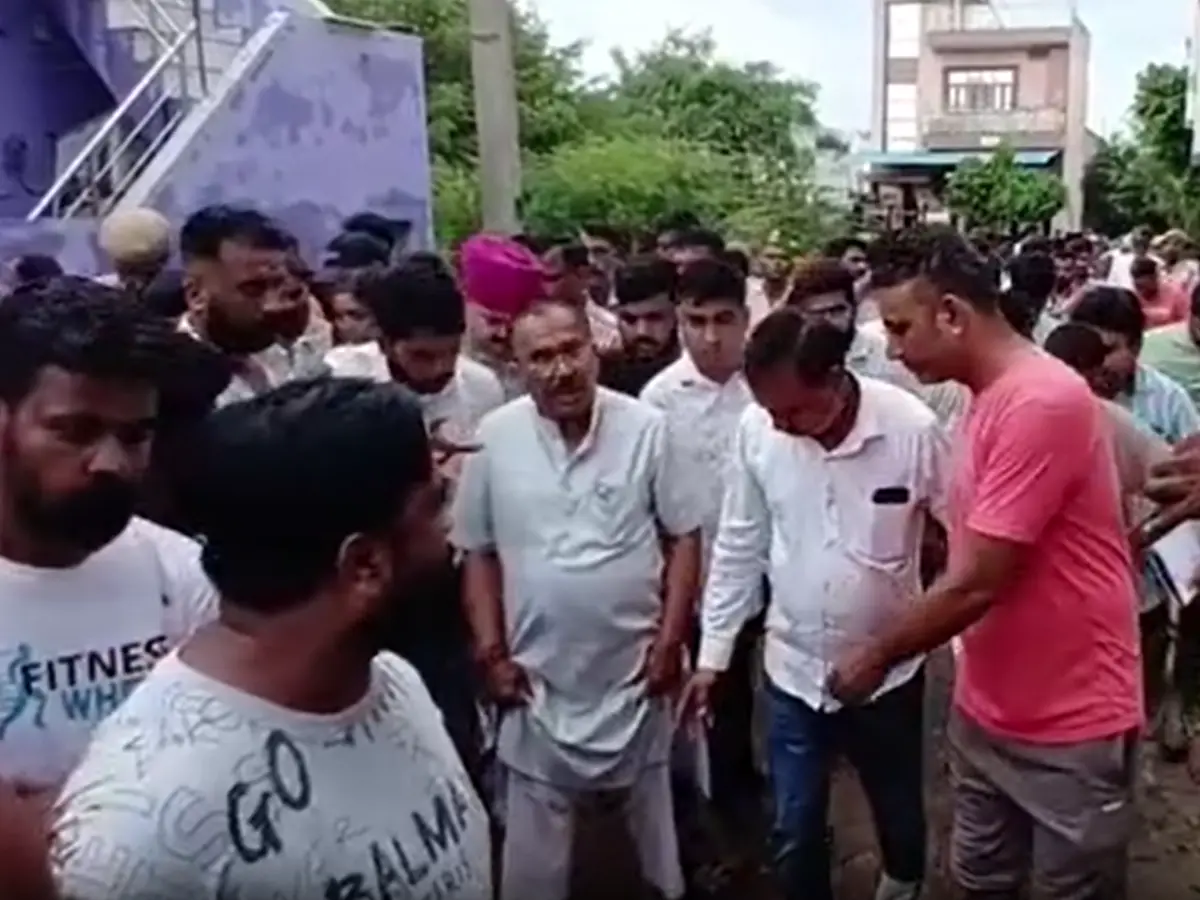 स्वास्तिक कॉलोनी में आई बाढ़, वासुदेव देवनानी ने किया निरीक्षण