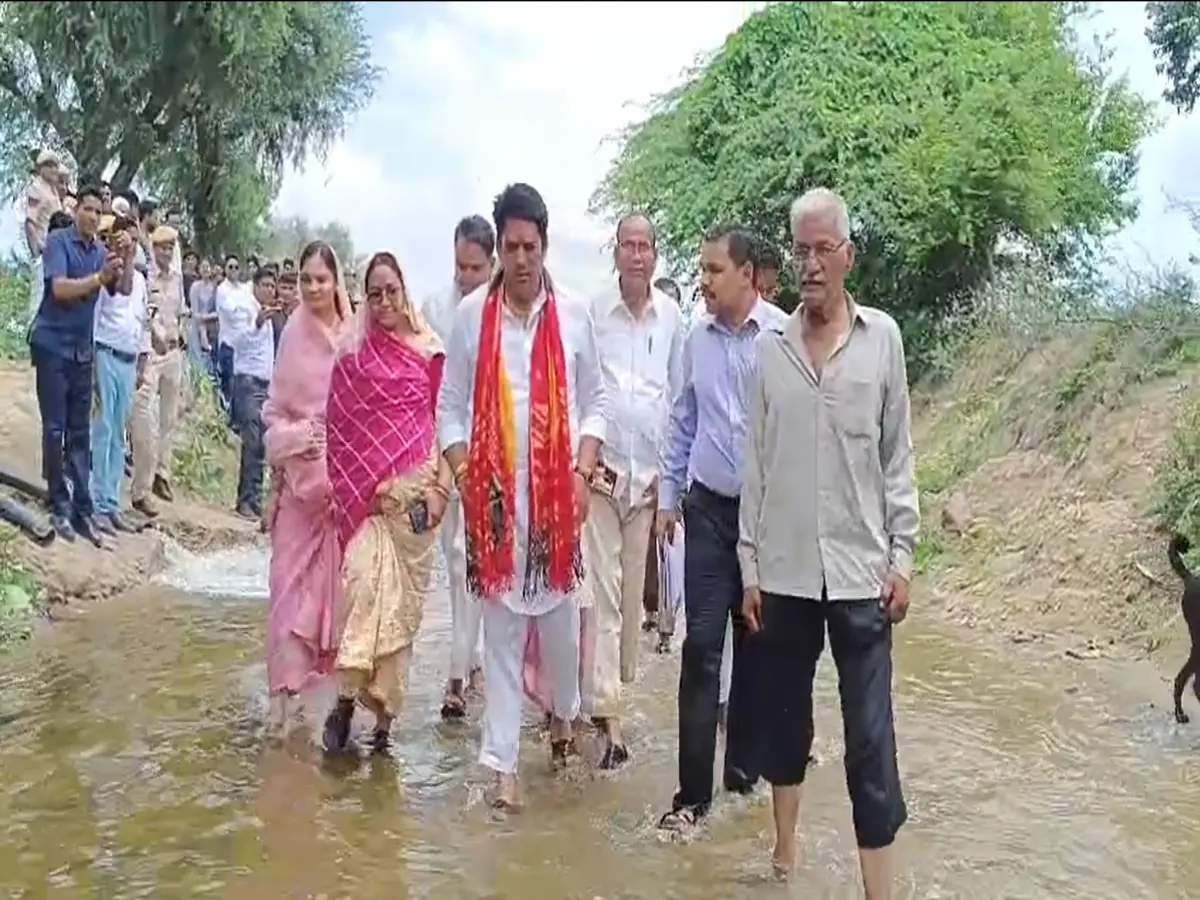 सुजानगढ़ में तबाही का मंजर! मंत्री गहलोत ने अधिकारियों से मांगा जवाब