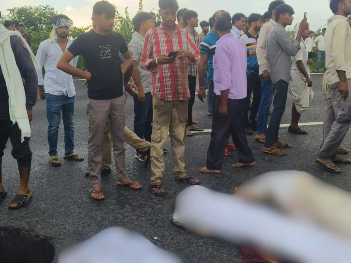 दिल्ली-मुंबई एक्सप्रेस-वे पर बेकाबू ट्रक ने कुचले पदयात्री, 4 की मौत, 3 घायल