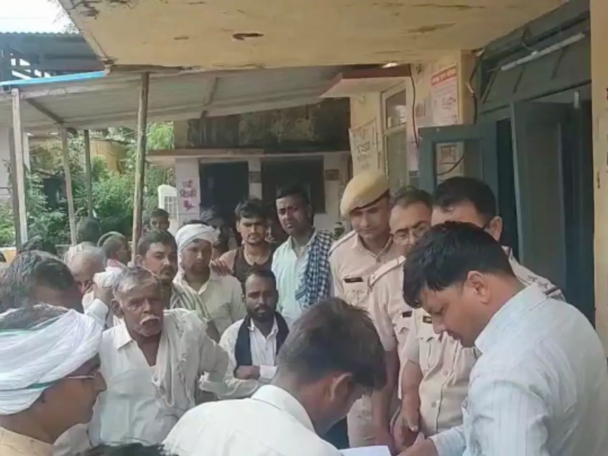 Alwar: रात को अचानक गायब हुई 16 साल की बच्ची, सुबह पोखर में मिला शव Alwar: रात को अचानक गायब हुई 16 साल की बच्ची, सुबह पोखर में मिला शव