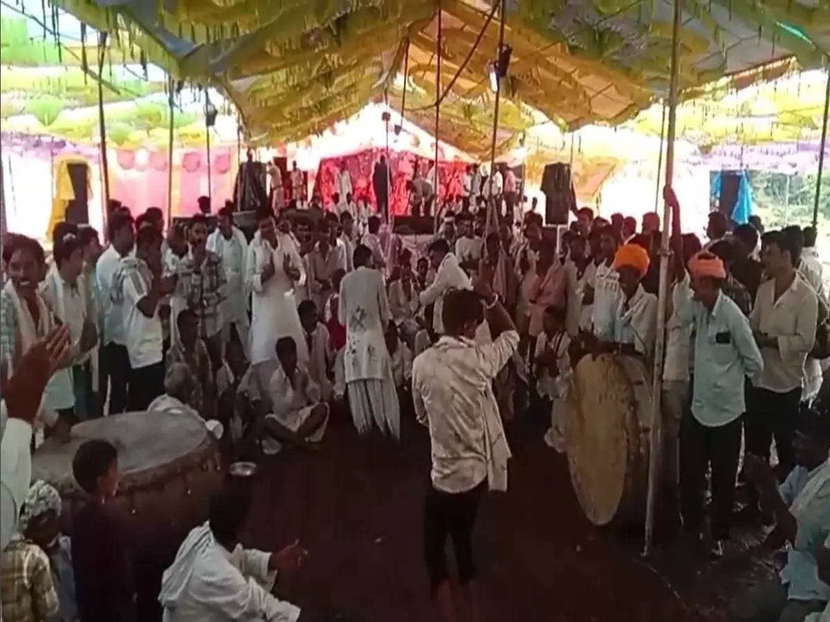 स्थानीय लोगों ने दी प्रस्तुतियां