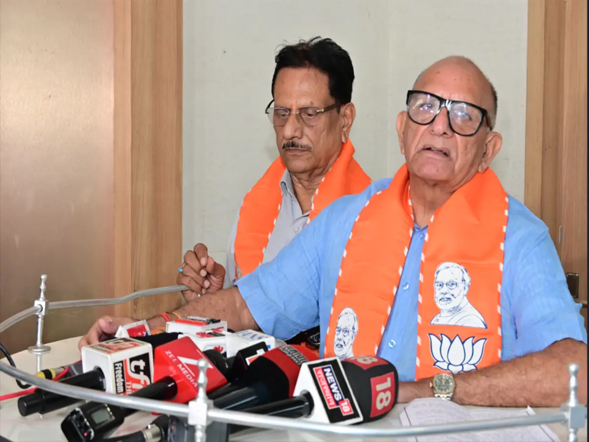 राजस्थान की सियासत में गरमा-गरमी! पूर्व CM गहलोत vs BJP – परनामी ने दिया करारा जवाब राजस्थान की सियासत में गरमा-गरमी! पूर्व CM गहलोत vs BJP – परनामी ने दिया करारा जवाब